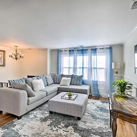 Bay Shore Vacation Rental With Shared Yard!